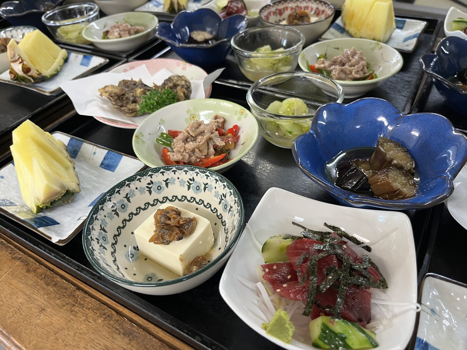 食卓に並んだ風月の手づくり料理